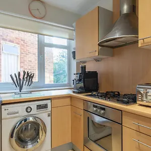 Park View - Modern - Parking Apartment Brighton